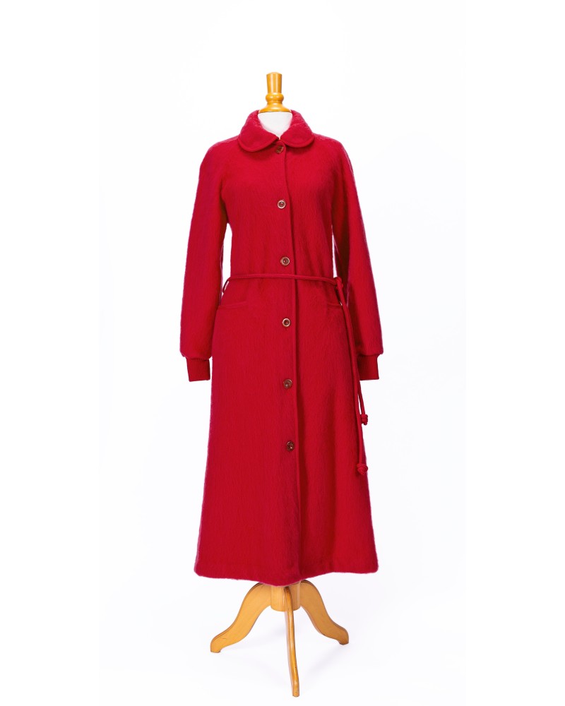 robe de chambre avec bouton de couleur rouge griotte