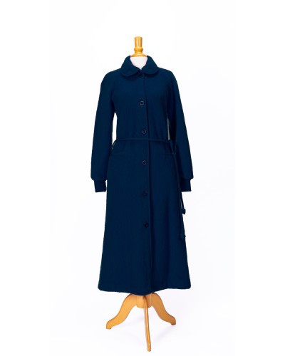 robe de chambre avec bouton de couleur bleu marine