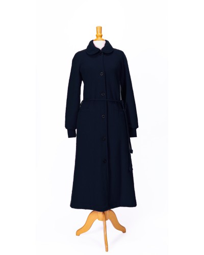 robe de chambre avec bouton de couleur noir