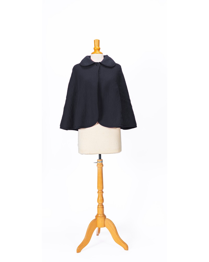 pelerine, cape, poncho, à mettre sur les épaules pour femme de couleur noir